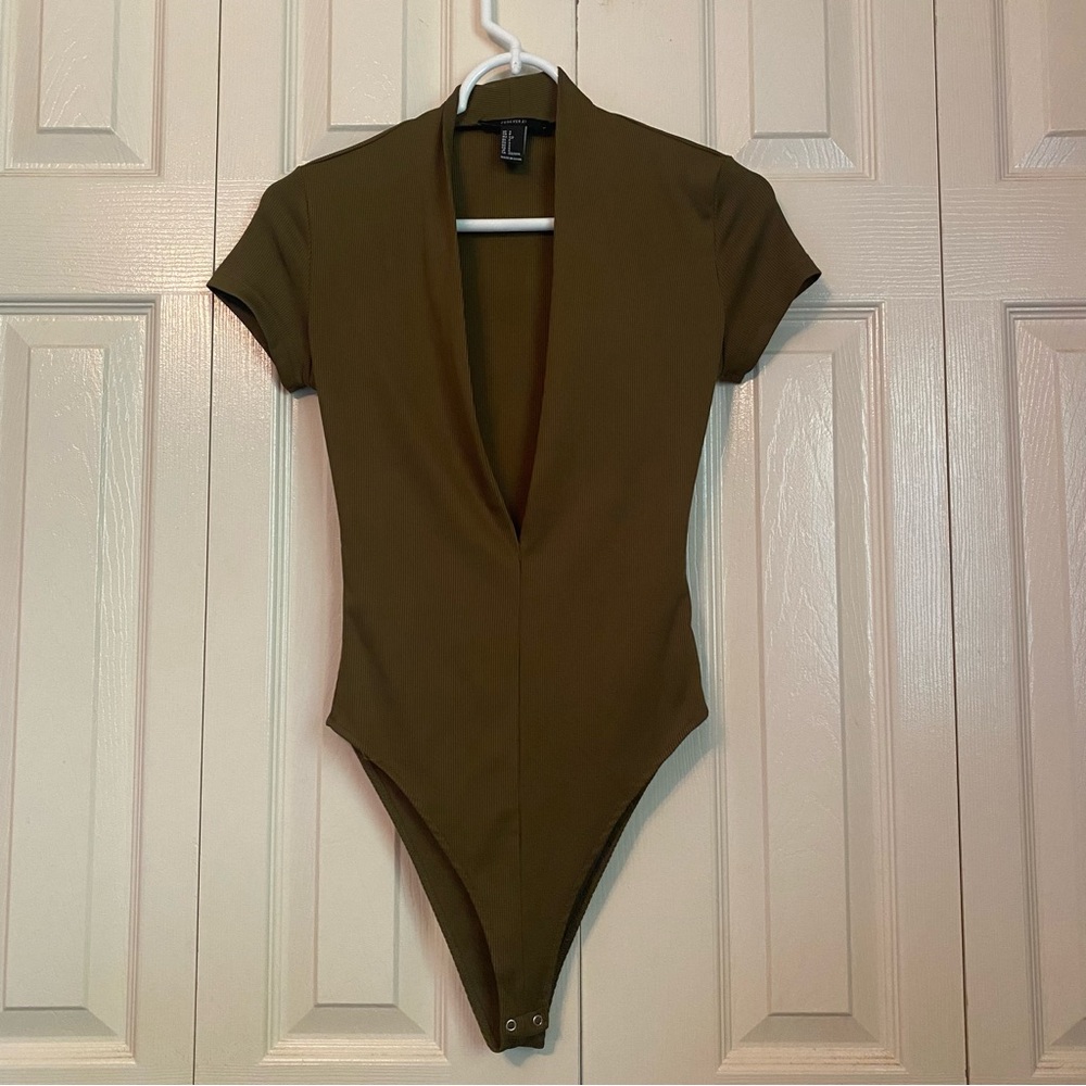 Forever 21 olive green ribbed bodysuit l S